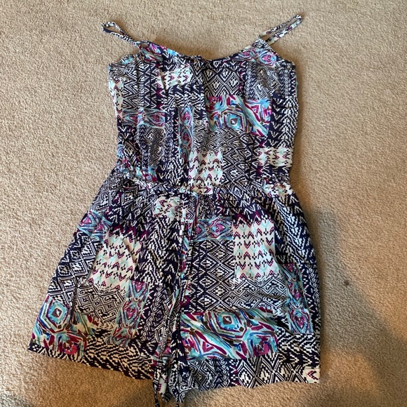 NWOT romper! - Picture 3 of 6